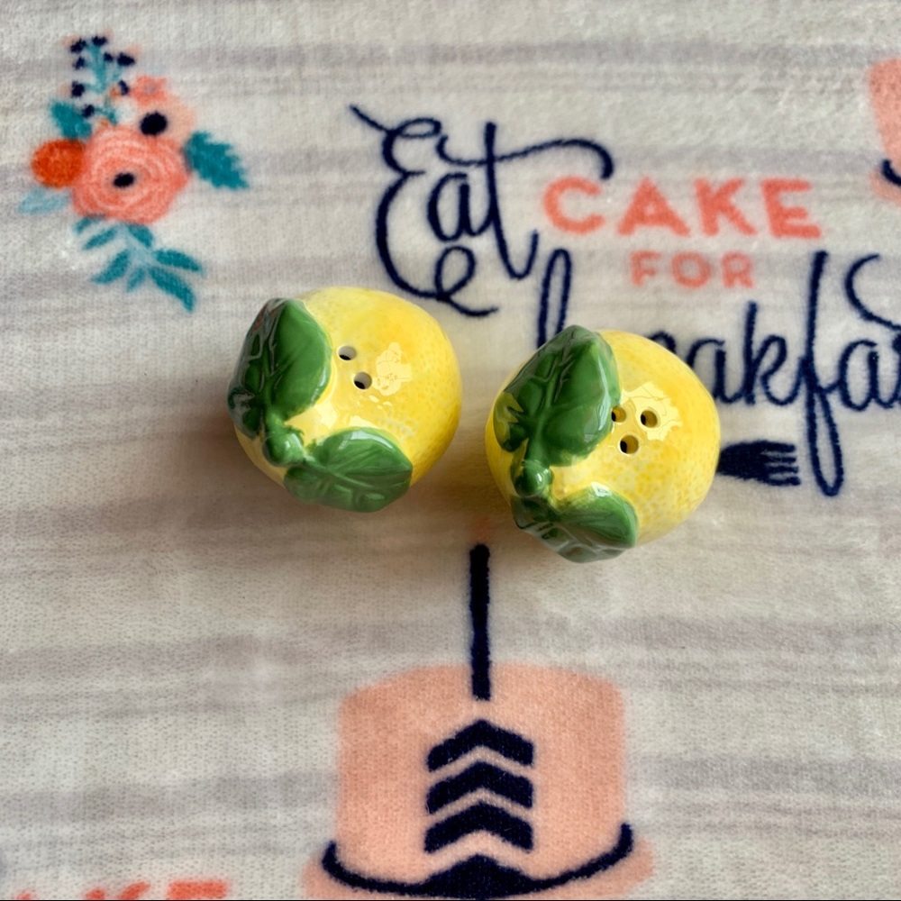 1 LEFT! 🍋 Yellow Lemon Salt & Pepper Shakers 🍋 - Picture 3 of 7